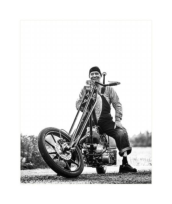 Svartvitt fotografi motorcykel