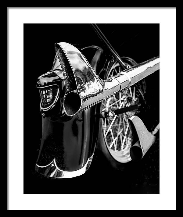 svartvit bild av Harley-Davidson motorcykel chopper avgasrör